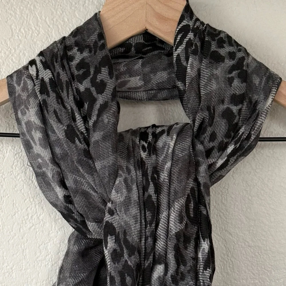 DOLMA NWT Wool Silk Blend Leopard Print Convertible Scarf Shawl • Gray Fringe